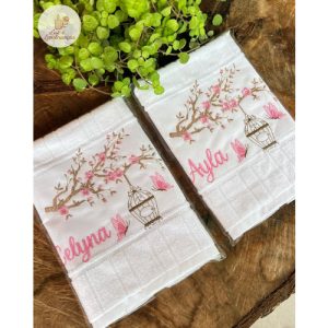 2 Toalhinhas Bordadas Personalizadas menina